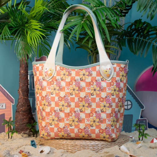 Vendula Sands Reversible Tote and Pouch